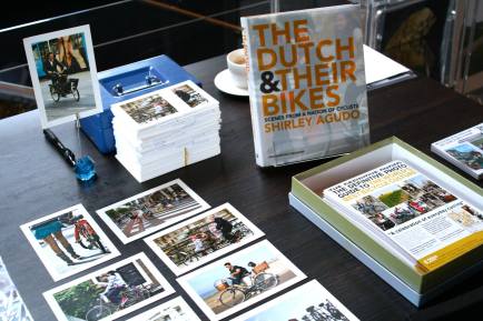 Shirley Agudo displayed her book and photos at the Winter Cycling Congress. Photo by Guilherme Costa.